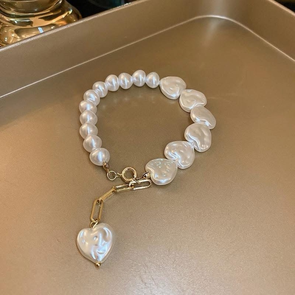 Elegant Pearl Heart Bracelet